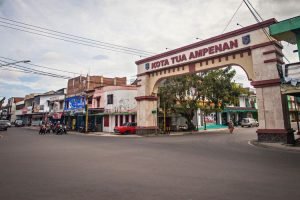 Gapura kota tua ampenan, sumber: reginalkompas.com