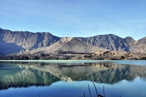 Gunung Batu Jari Lombok, sumber ig tukangcukurkumislele