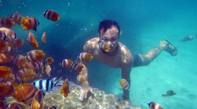 Merasakan sensasi segar berenang di Gili Trawangan, Sumber: greenrinjani.com