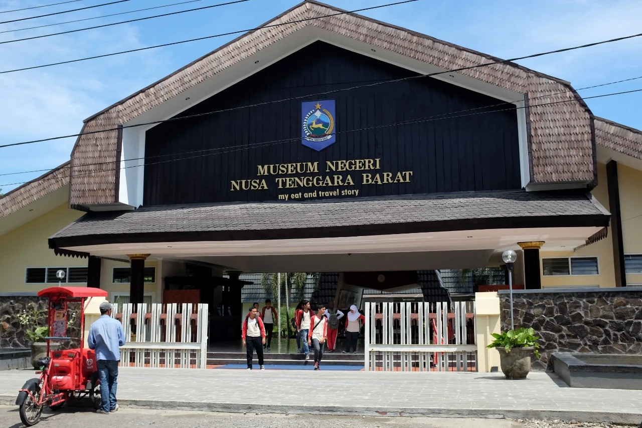 Museum Negeri NTB, sumber myeatandtravelstory.wordpress.com