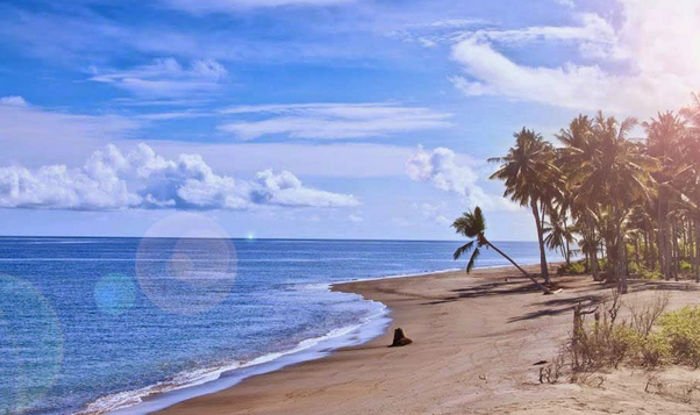 Wisata pantai lokok piko sumber queasytraveler.com