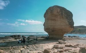 Batu Payung di Lombok, sumber ig alepveron