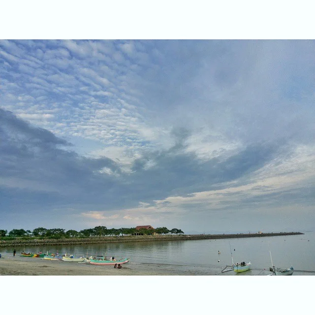 Pantai Labuan Haji, foto IG oleh @yunita_hutomo