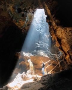 Spot Cahaya Tuhan di Goa Bangkang, sumber ig imam_yahya94