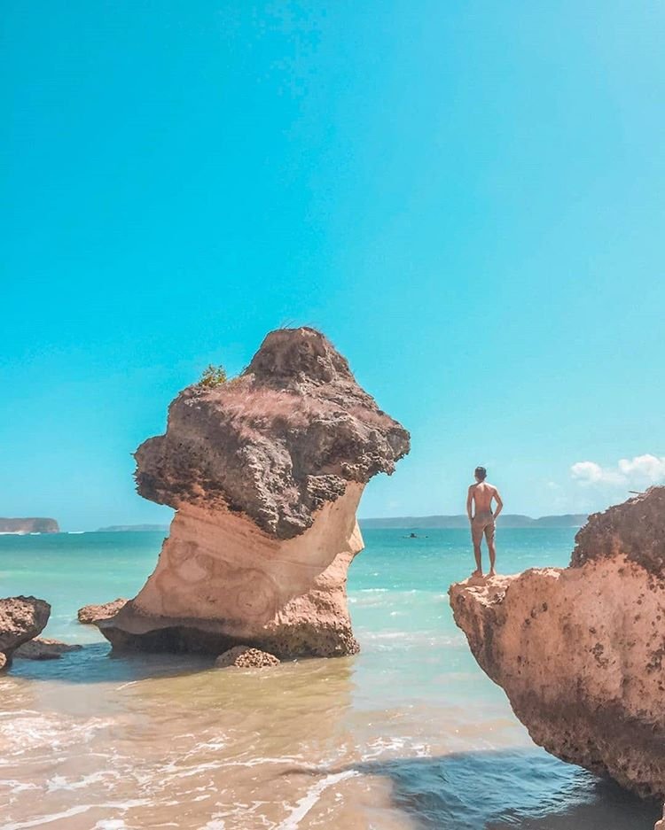 Spot Indah di Pantai Ekas, sumber ig indozonetravel