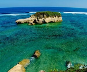 Pulau Kura-kura di area pantai, sumber ig lingga_azhar