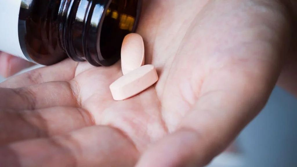 Pada biasanya perusahaan obat-obatan jenis ini mengatur komposisinya sedemikian rupa agar obat tersebut bisa dikonsumsi dua atau tiga kali dalam sehari. Untuk kehatia-hatian Anda bisa membaca keterangan dan cara pemakaian terlebih dahulu sebelum dikonsumsi.