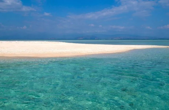 Gili Kapal, salah satu gili di pulau Lombok. Sumber: https://www.lombokinsider.com