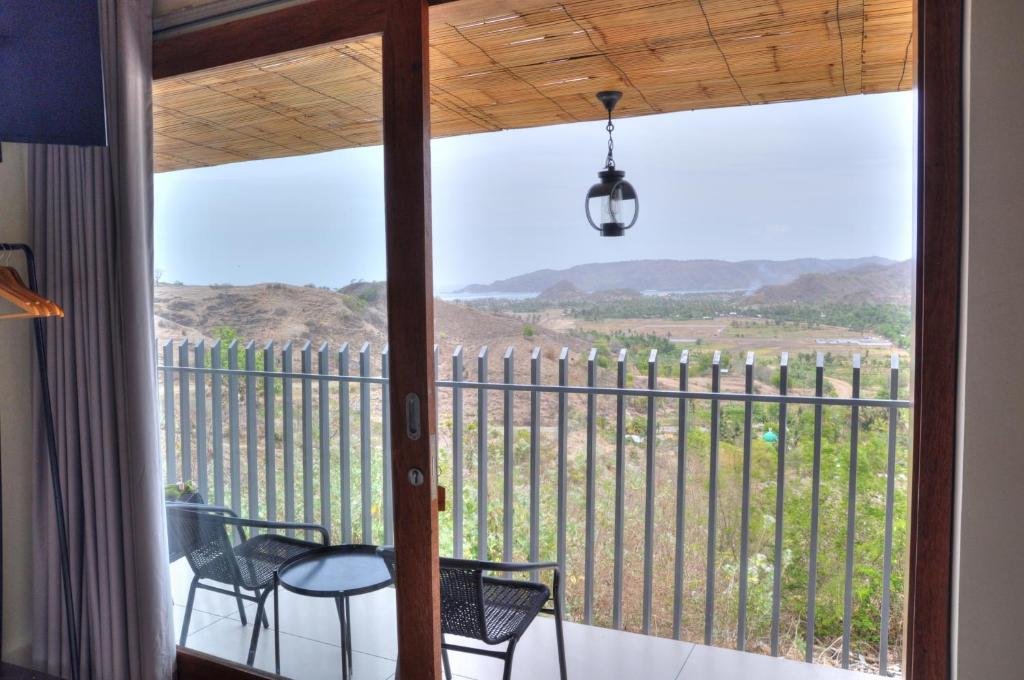 Pemandangan indah dari jendela penginapan Alasa Bed & Breakfast. Sumber: booking.com