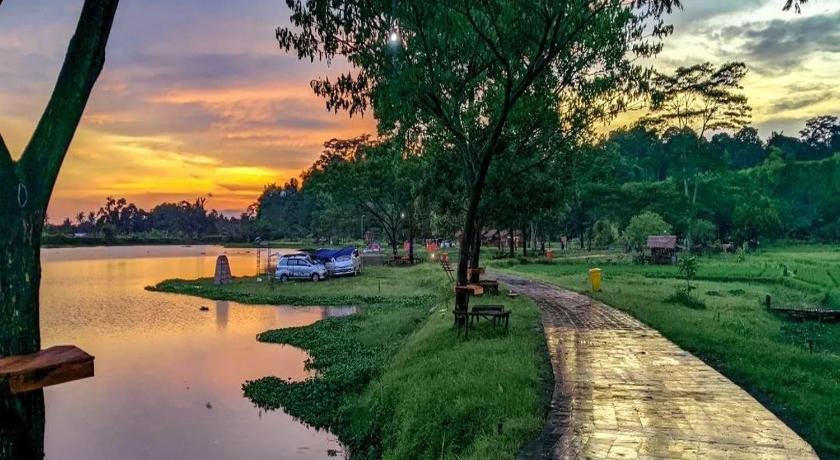 Sunset di ujung danau, sumber: google.com