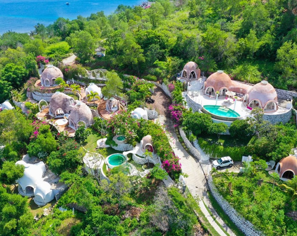 Mentigi Bay Dome Villas, sumber travelingyuk.com