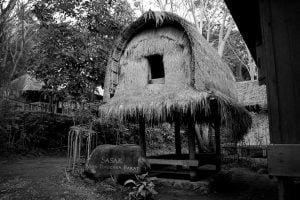 Arsitektur rumah adat sasak, sumber: google.com