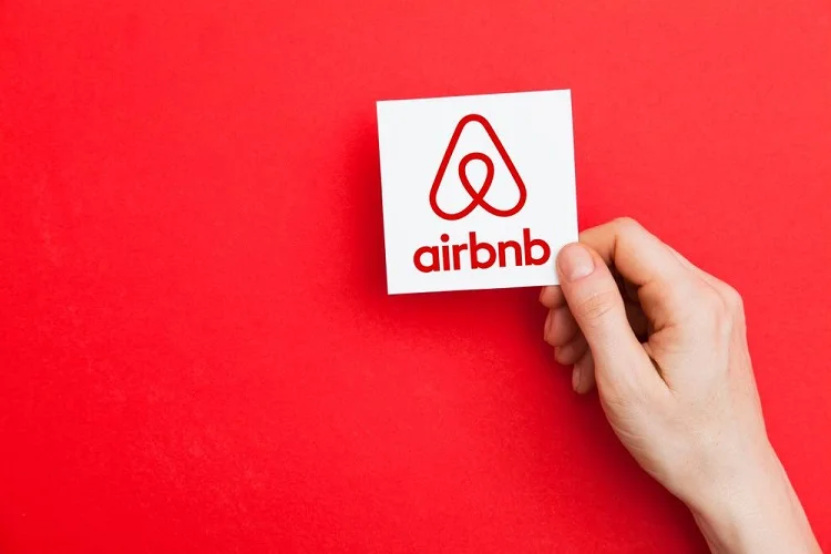Aplikasi AirBnB, Sumber: forbes.com