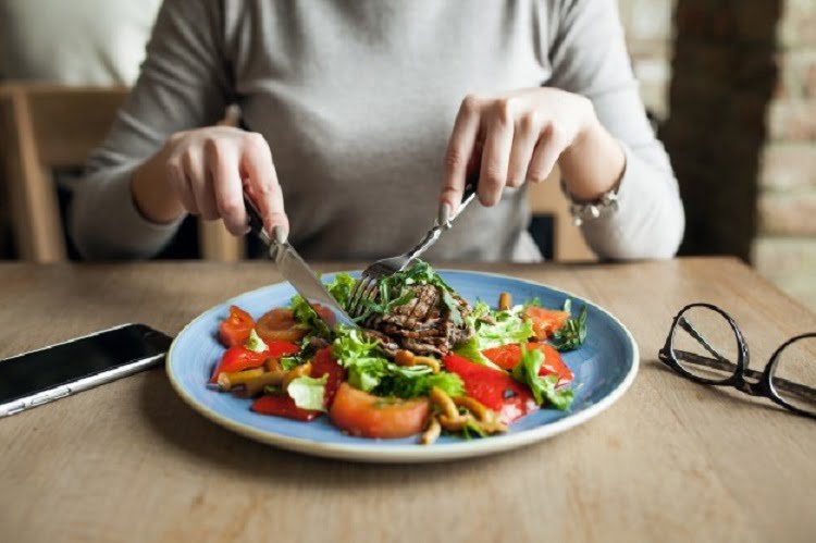 Makan secukupnya dan tidak berlebihan, Sumber: rctiplus.com