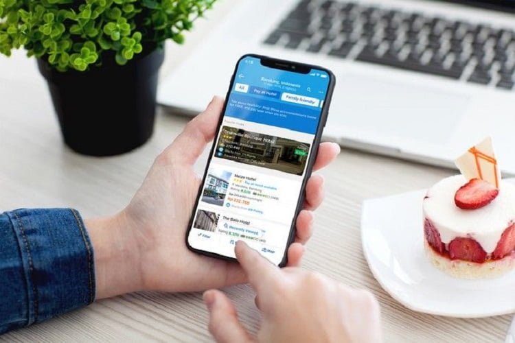 Mencari rekomendasi tempat makan yang diinginkan, Sumber: nextren.grid.id