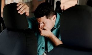 Cara mengatasi mabuk kendaraan saat pergi liburan, Sumber: carusermagz.com