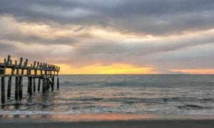 Menikmati indahnya Pantai Kuranji Lombok, Sumber: ayobali.net