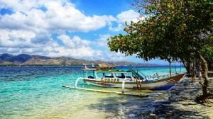 Pesona Gili Tangkong yang Bersih, Sumber: viva.co.id