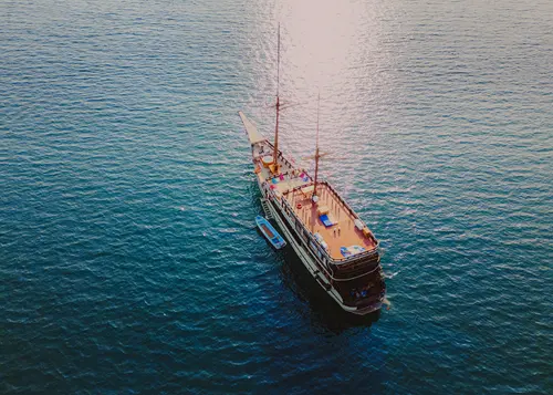 Tampak atas kapal phinisi Alfathran-3