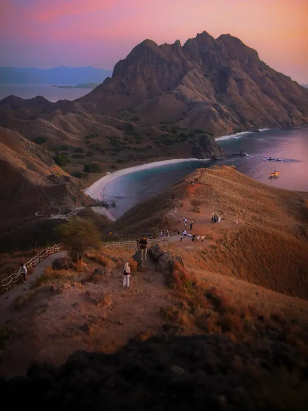Pulau Padar destinasi open trip Lombok Labuan Bajo kapal Alfathran-3