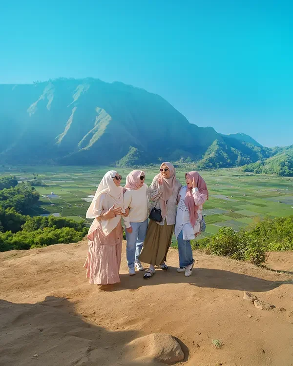 foto bersama tamu tour sembalun 1