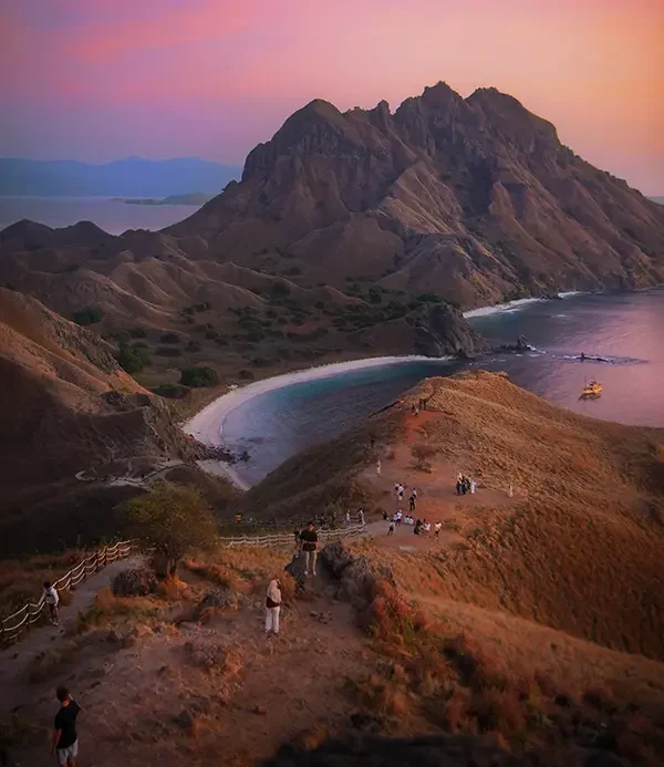 foto pulau padar open trip dari lombok ke labuan bajo cp