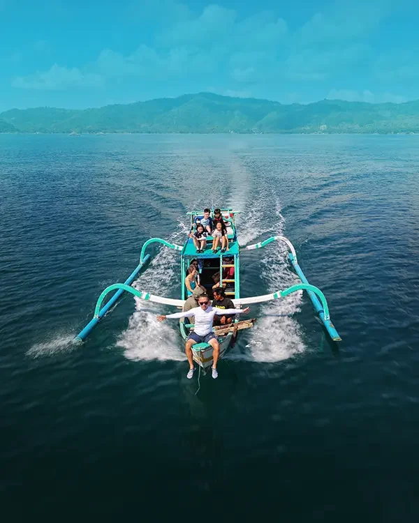 foto tamu tour gili nanggu diatas boat