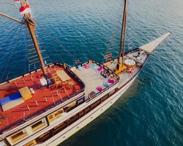 kapal Alfathran 3 open trip labuan bajo ke lombok