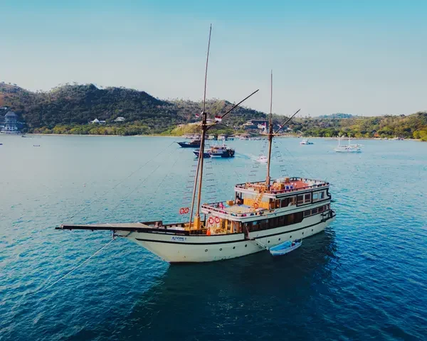 kapal Alfathran 3 open trip lombok ke labuan bajo
