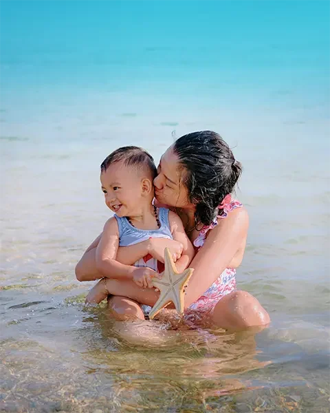 pantai pink lombok paket snorkeling ibu dan anak