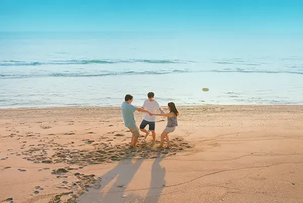 tamu tour lombok 2 hari 1 malam bermain di pantai